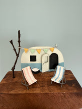 Load image into Gallery viewer, Bunting Blue Caravan