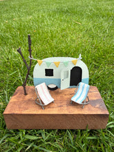 Load image into Gallery viewer, Bunting Blue Caravan