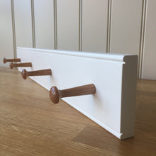 Load image into Gallery viewer, Traditional Shaker Peg Rail With Oak Pegs - Wimborne White