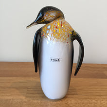 Load image into Gallery viewer, Svaja Ellie and Ernestas Emperor Penguins Glass Ornament Paperweight