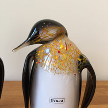 Load image into Gallery viewer, Svaja Ellie and Ernestas Emperor Penguins Glass Ornament Paperweight