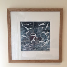 Load image into Gallery viewer, ORIGINAL REDUCTION LINO CUT ART &quot;HEADING HOME&quot; SOLID OAK FRAME 10/10 PAINTING